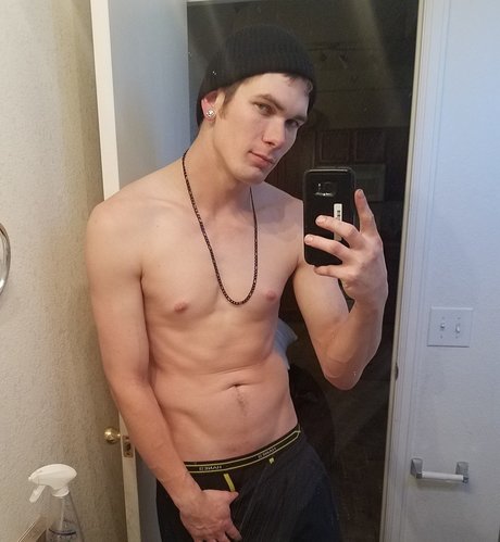 Naakte gelekte OnlyFans-foto van Blueeyed Bachelor