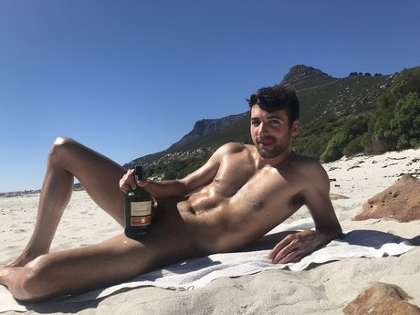 Naakte gelekte OnlyFans-foto van Rwaldum