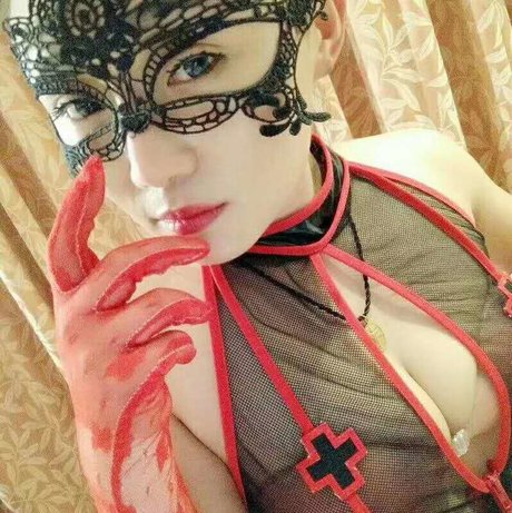 Naakte gelekte OnlyFans-foto van Ruby Cui
