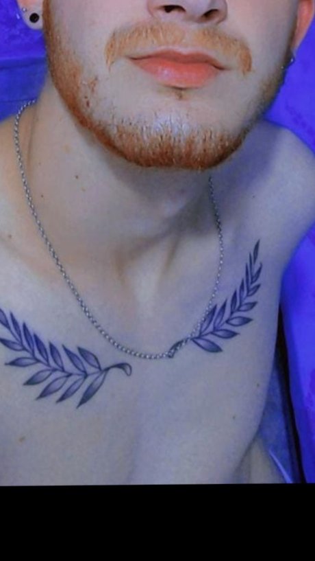 Naakte gelekte OnlyFans-foto van Rruivinhomg