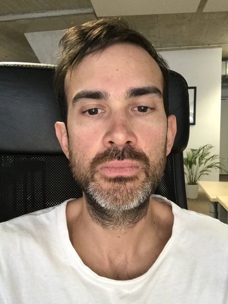 Naakte gelekte OnlyFans-foto van Rauli