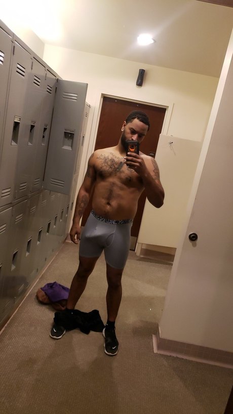 Naakte gelekte OnlyFans-foto van Roy