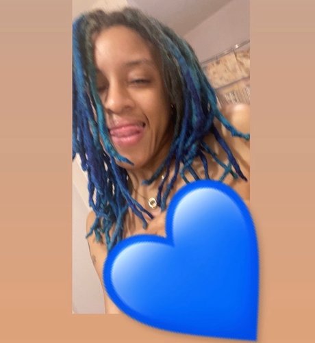 Naakte gelekte OnlyFans-foto van Royalblue