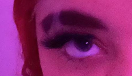 Naakte gelekte OnlyFans-foto van Roxxie Night