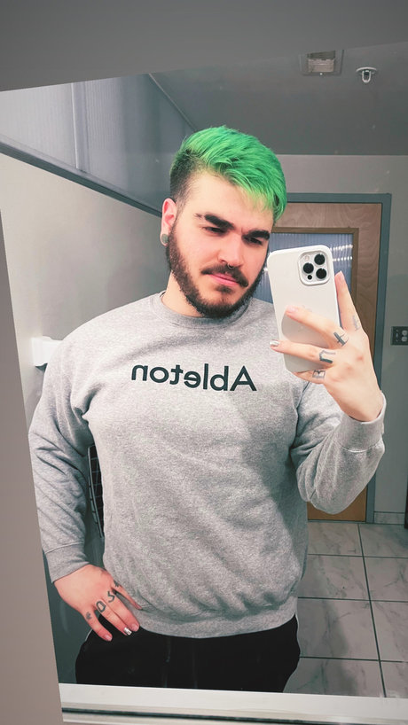 Naakte gelekte OnlyFans-foto van Dan