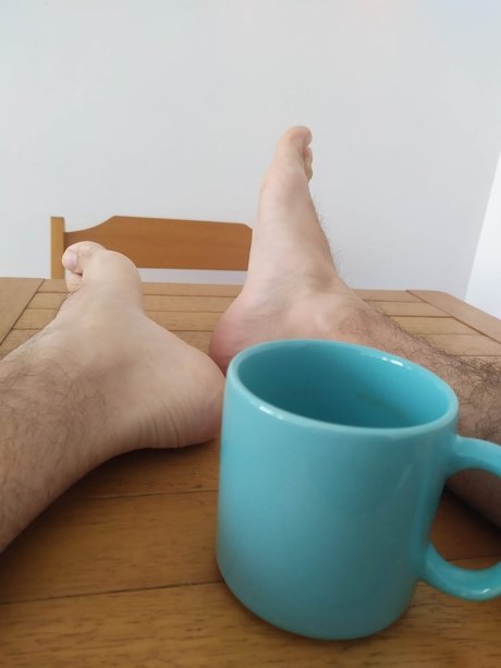 Naakte gelekte OnlyFans-foto van Male Feet Pack