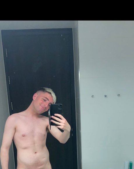 Naakte gelekte OnlyFans-foto van Ross