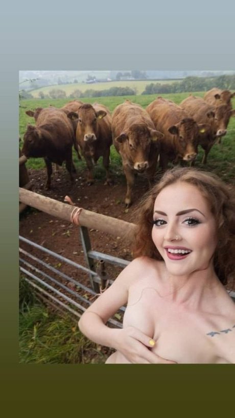 Naakte gelekte OnlyFans-foto van Rosie Flame