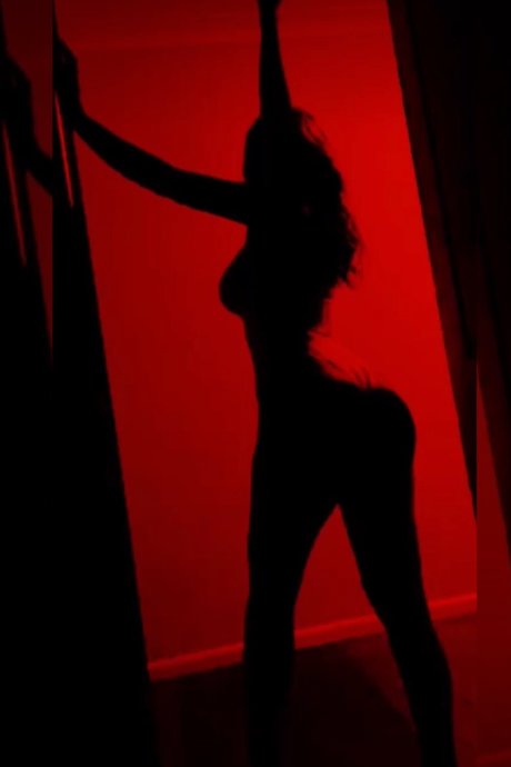 Naakte gelekte OnlyFans-foto van R O S I E