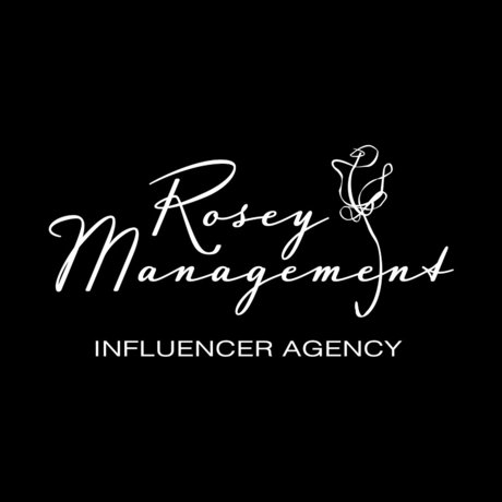 Naakte gelekte OnlyFans-foto van Rosey Management