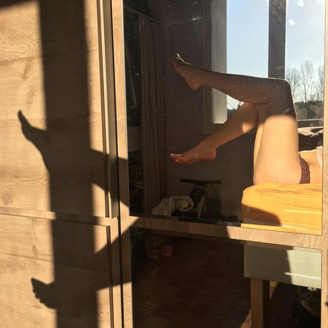 Naakte gelekte OnlyFans-foto van Rose
