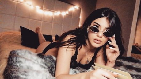 Naakte gelekte OnlyFans-foto van Roseftlove
