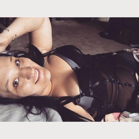 Naakte gelekte OnlyFans-foto van Scarlett Leigh