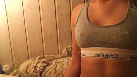 Naakte gelekte OnlyFans-foto van Sam