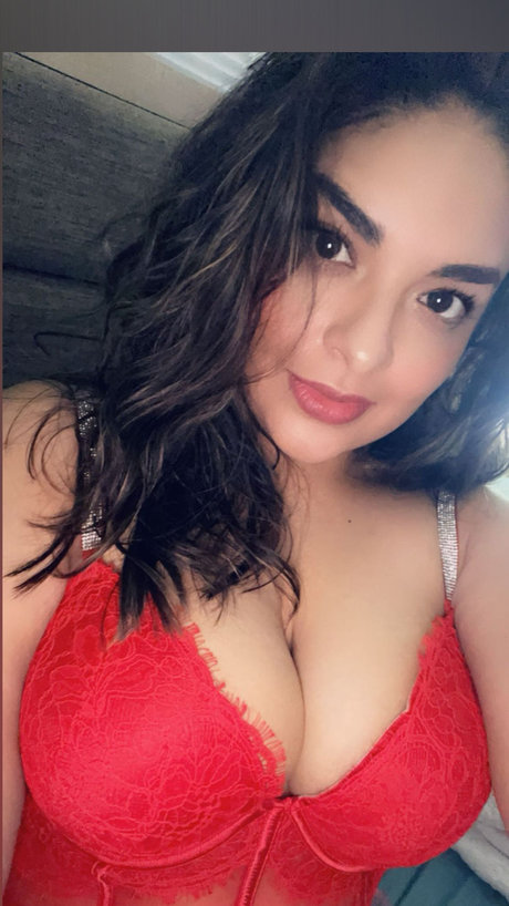 Naakte gelekte OnlyFans-foto van Samantha