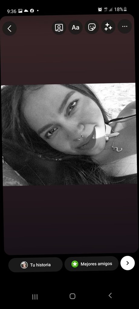 Naakte gelekte OnlyFans-foto van Romina Best