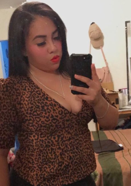 Naakte gelekte OnlyFans-foto van Samantha Lozano