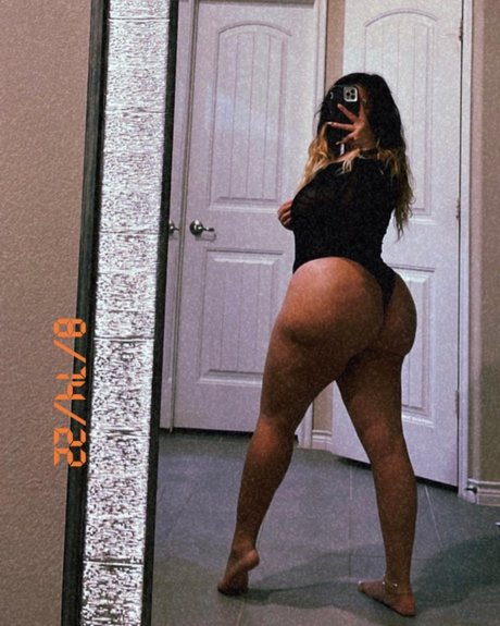 Naakte gelekte OnlyFans-foto van Salvidoll