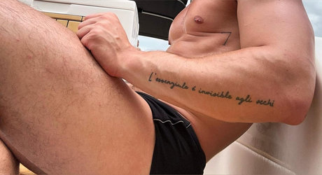 Naakte gelekte OnlyFans-foto van S A L V A D O R