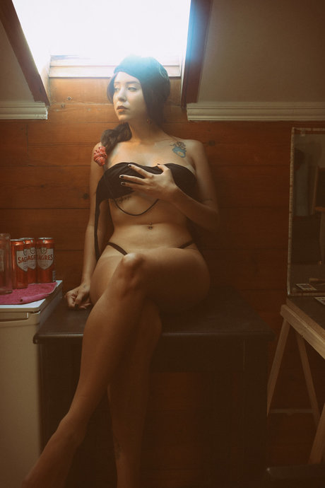 Naakte gelekte OnlyFans-foto van Bibi Sal