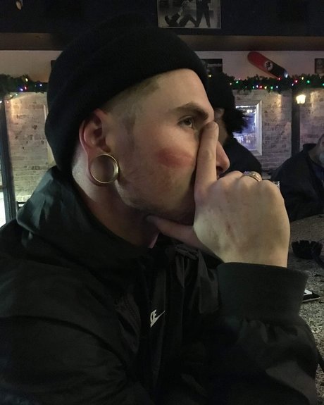 Naakte gelekte OnlyFans-foto van Jacob Ryan