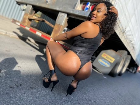 Naakte gelekte OnlyFans-foto van Nayla Mcknight Your Favcontentcreator