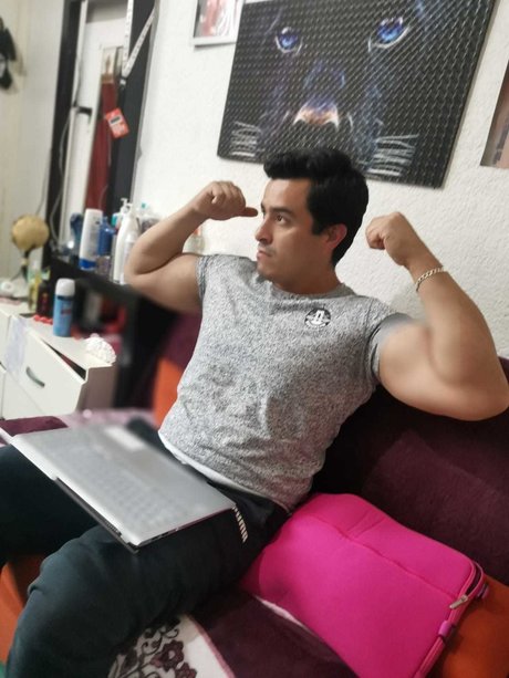 Naakte gelekte OnlyFans-foto van Sainortega