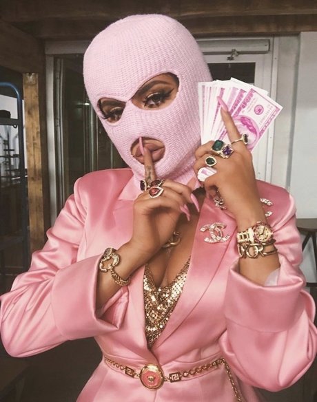 Naakte gelekte OnlyFans-foto van Sahdie Fonc