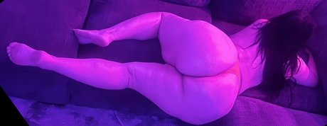 Naakte gelekte OnlyFans-foto van Sahar Milani
