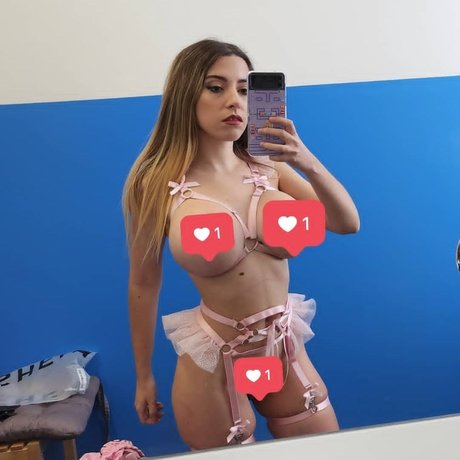 Naakte gelekte OnlyFans-foto van  Safira Yakkuza 