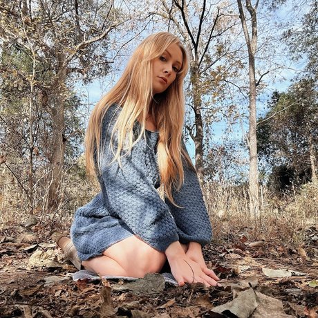 Naakte gelekte OnlyFans-foto van Sadie Blair