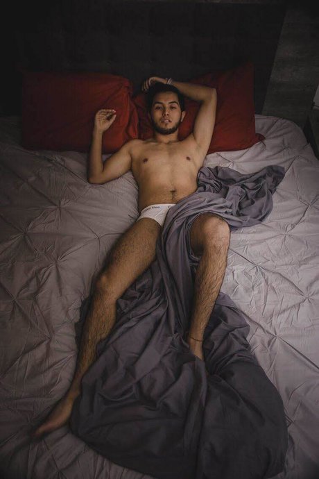 Naakte gelekte OnlyFans-foto van Samuel Snchez