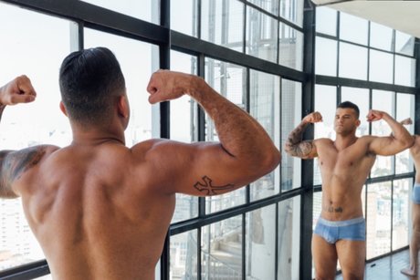 Naakte gelekte OnlyFans-foto van Saam Free 