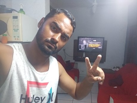 Naakte gelekte OnlyFans-foto van R Silva