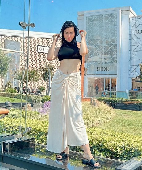Naakte gelekte OnlyFans-foto van Merve Bolugur