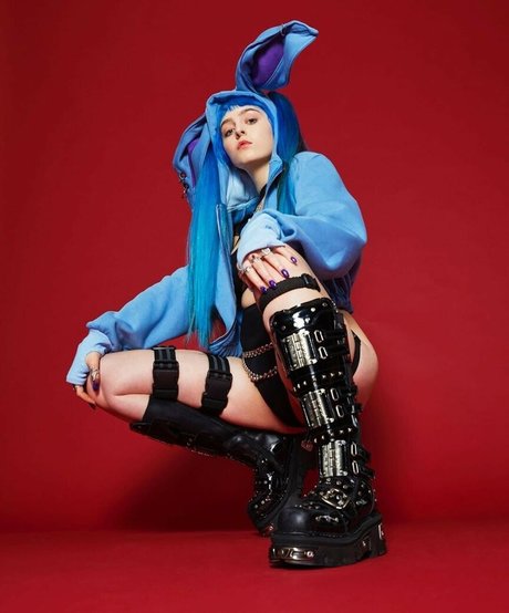 Naakte gelekte OnlyFans-foto van Ashnikko