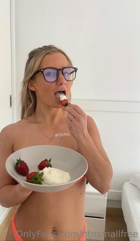 Naakte gelekte OnlyFans-foto van Fitnsmallfree