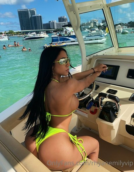 Naakte gelekte OnlyFans-foto van Emilyywild1