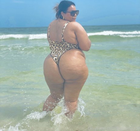 Naakte gelekte OnlyFans-foto van Bigbellyjudy