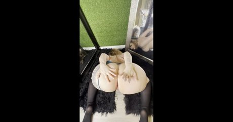 Naakte gelekte OnlyFans-foto van Cherrybarbiefreevip