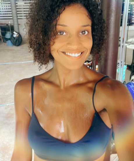 Naakte gelekte OnlyFans-foto van Aude Legastelois