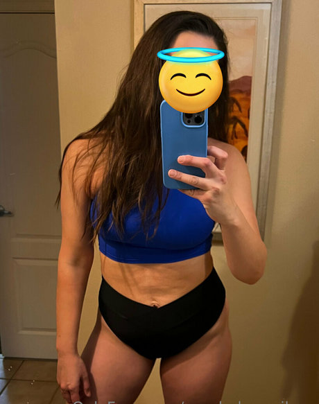 Naakte gelekte OnlyFans-foto van Yourbabyemilyyy