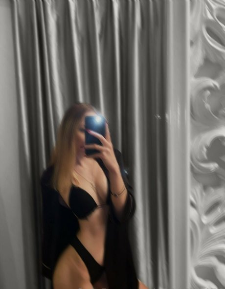 Naakte gelekte OnlyFans-foto van Daria Kipper