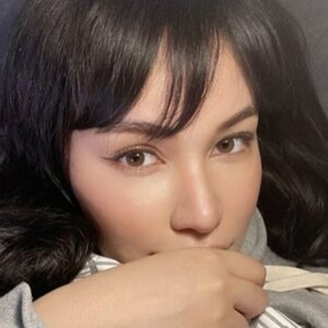 Naakte gelekte OnlyFans-foto van Kate Morinaga