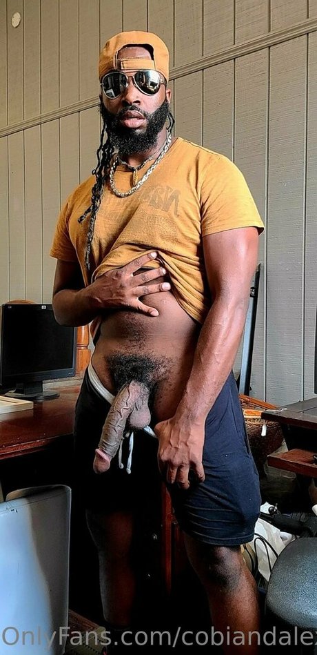 Naakte gelekte OnlyFans-foto van Cobiandalex