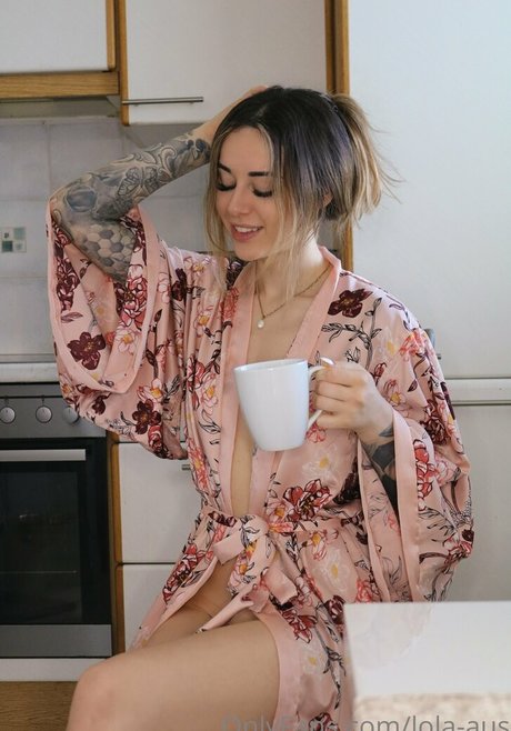 Naakte gelekte OnlyFans-foto van Lolaaus