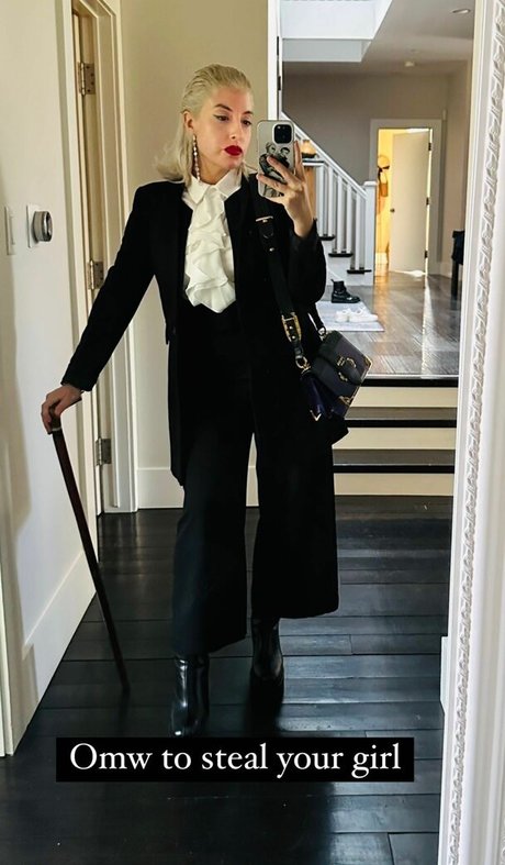 Naakte gelekte OnlyFans-foto van Rebecca Ford