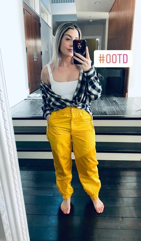 Naakte gelekte OnlyFans-foto van Rebecca Ford