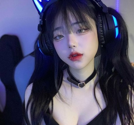 Naakte gelekte OnlyFans-foto van Hinachan01