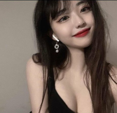 Naakte gelekte OnlyFans-foto van Hinachan01